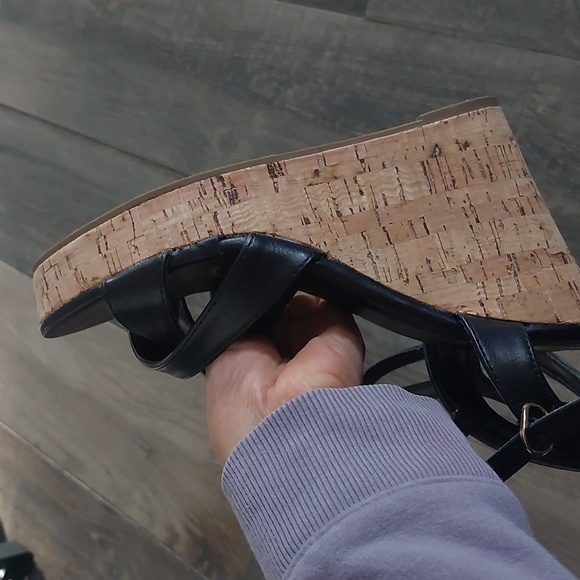 Lulus Wedge - Picture 3 of 3